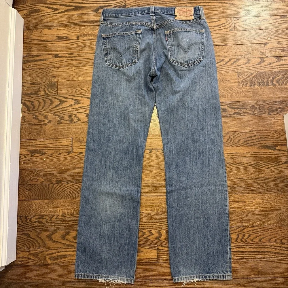 Levi's 501 Jeans Men's 32x32‎ Button Fly Medium Wash Distressed